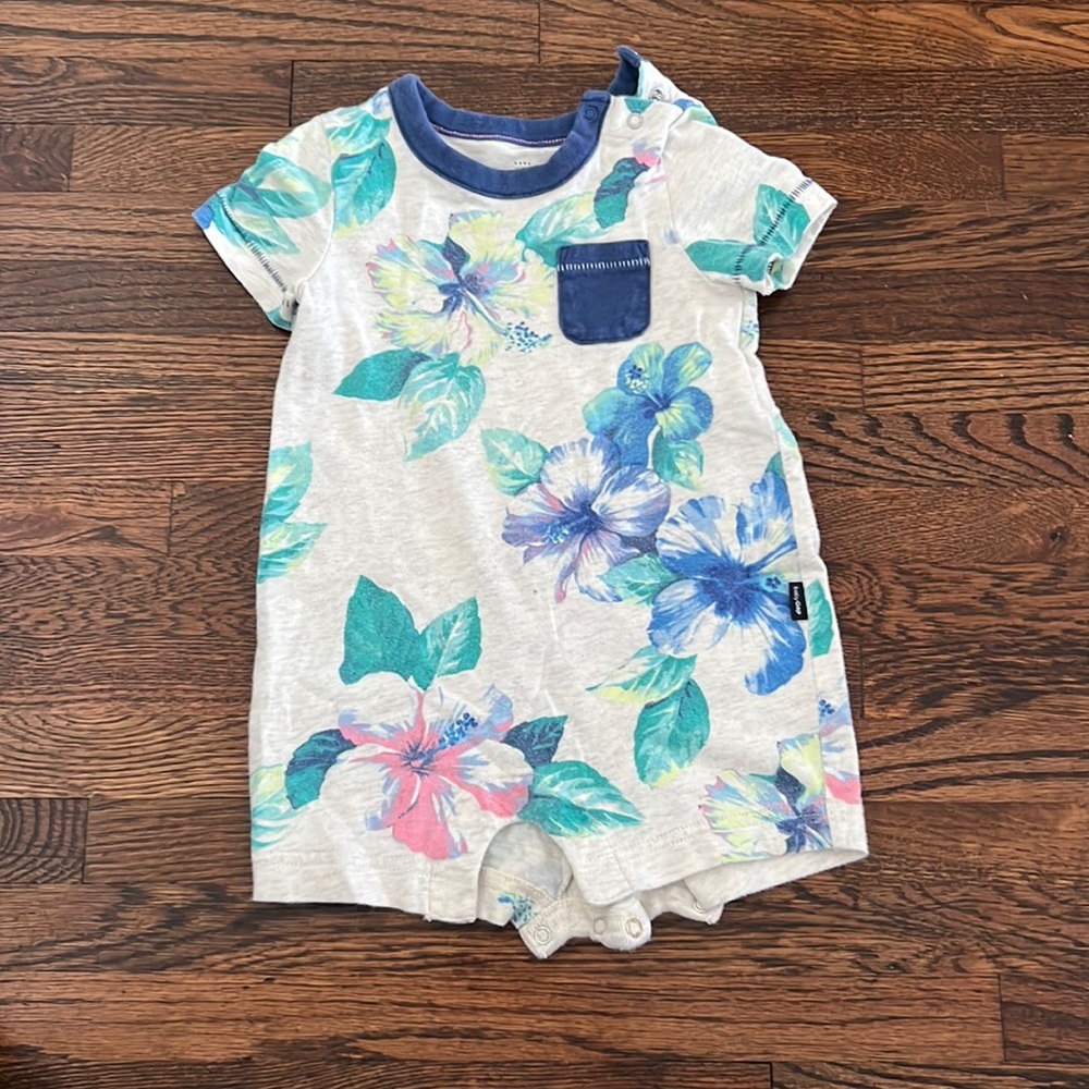 Baby Gap Hawaiian print shorts romper. Size 6-12 months. Unisex.
